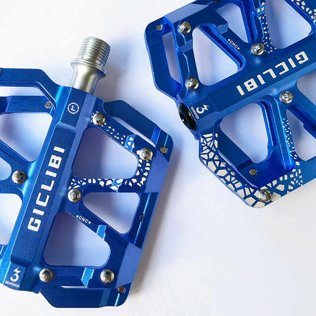 GICLIBI Aluminum Bicycle Pedals 3 Bearings CNC Machined Flat Pedals with Removable Anti-Skid Nails