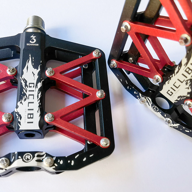 GICLIBI Bicycle Aluminum Pedals 3 Bearings CNC Machined Flat Pedals with Removable Anti-Skid Nails